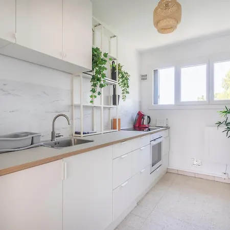 Grand T2 Lumineux Et Climatise Avec Balcon *